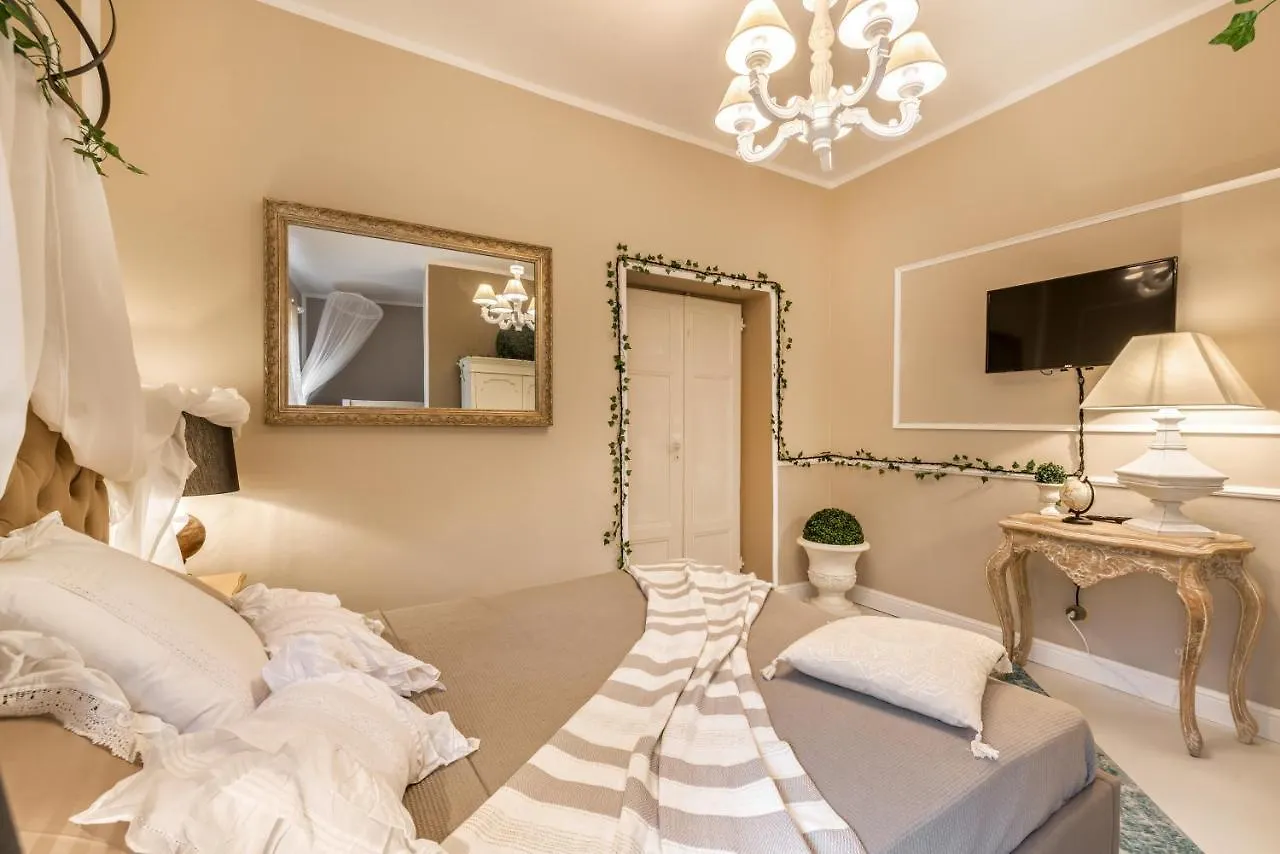 Moulin Rouge Lerici Apartment