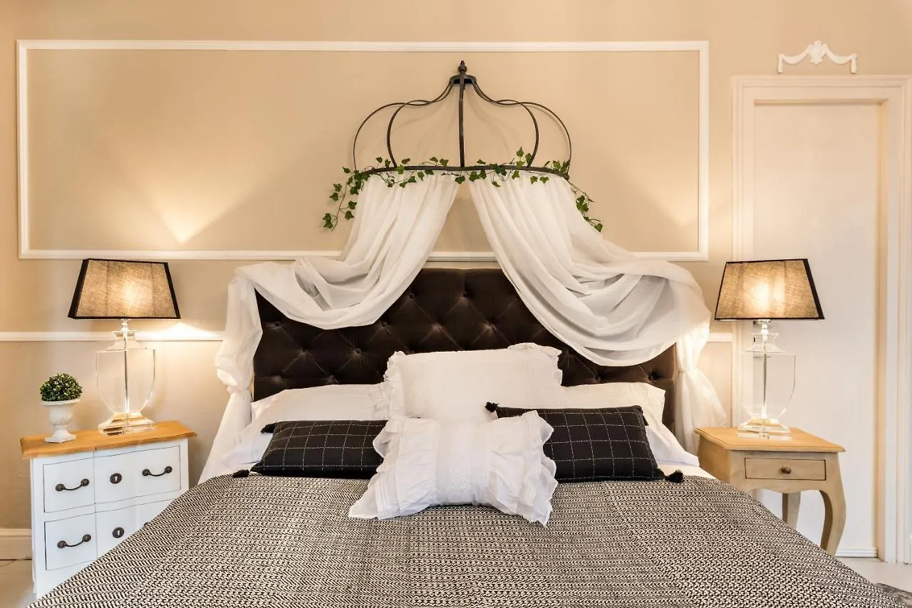 Moulin Rouge Lerici Apartment