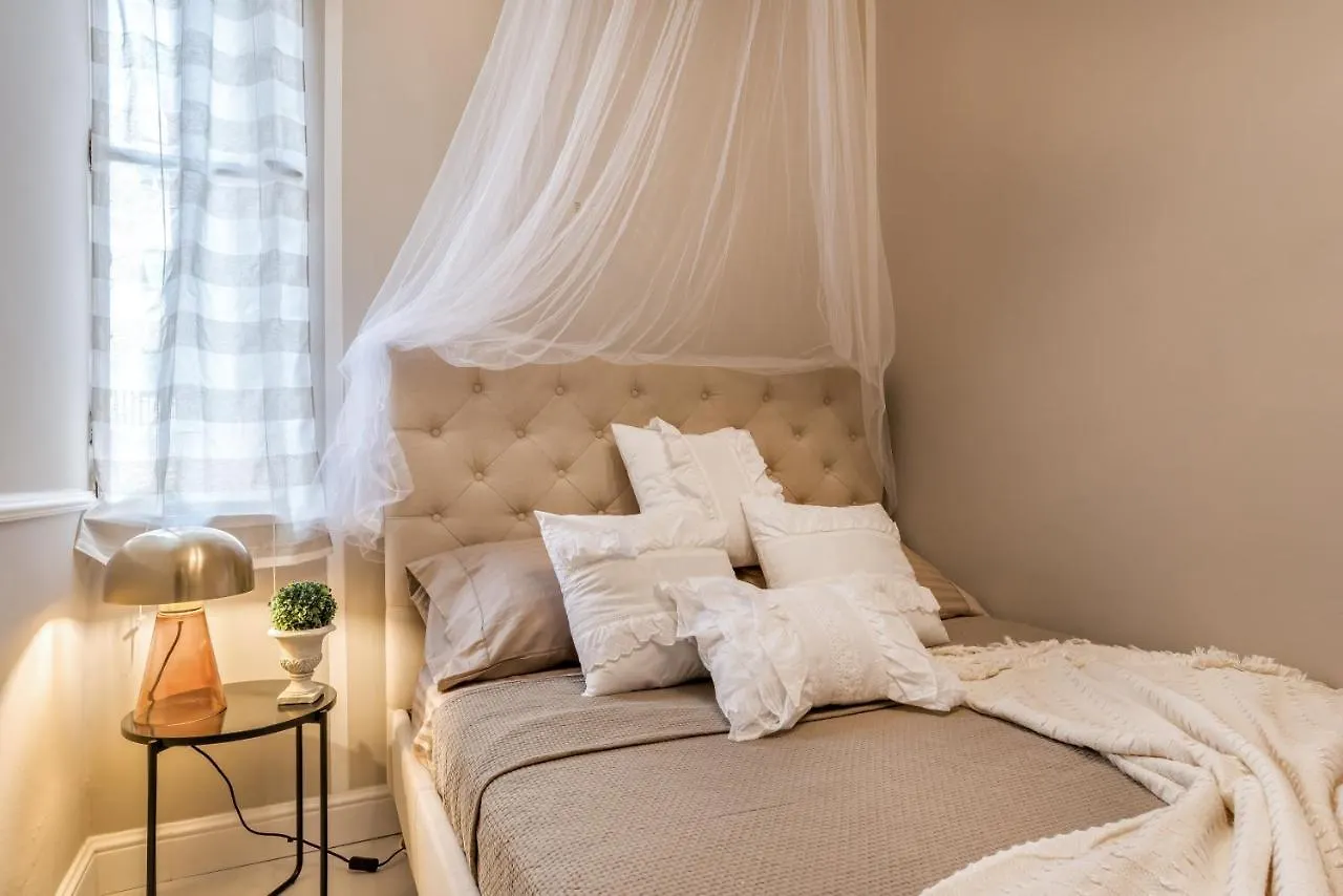 Moulin Rouge Lerici Apartment Italy