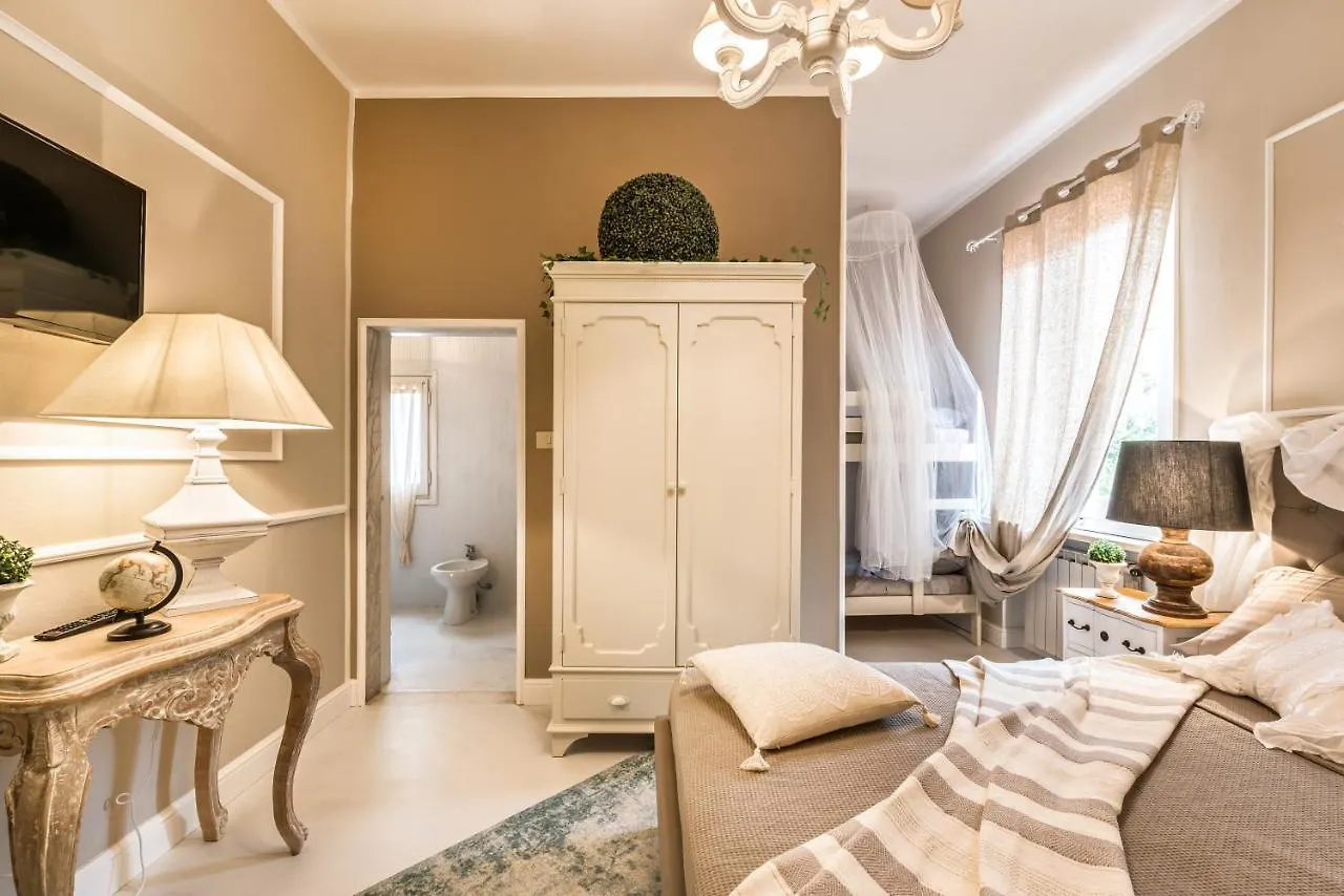 Moulin Rouge Lerici Apartment