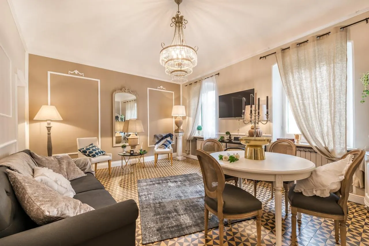 Moulin Rouge Lerici Apartment 0*,