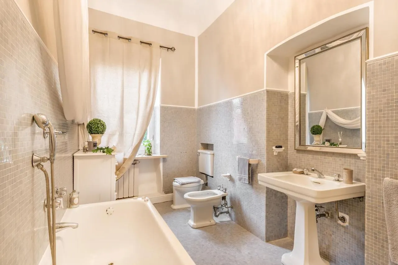 Moulin Rouge Lerici Apartment Italy
