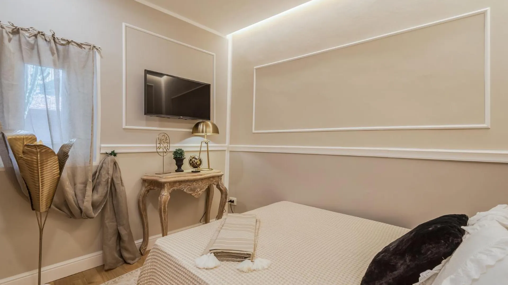 Moulin Rouge Lerici Apartment