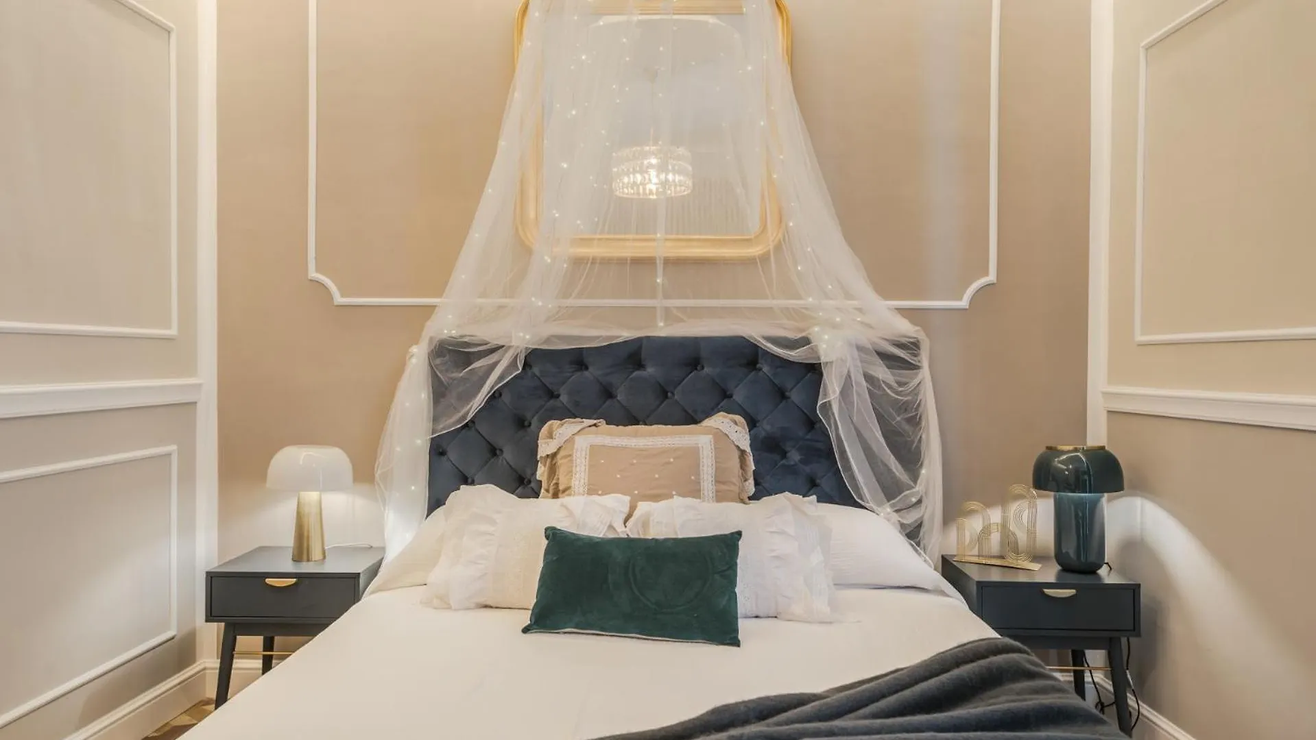 Moulin Rouge Lerici Apartment
