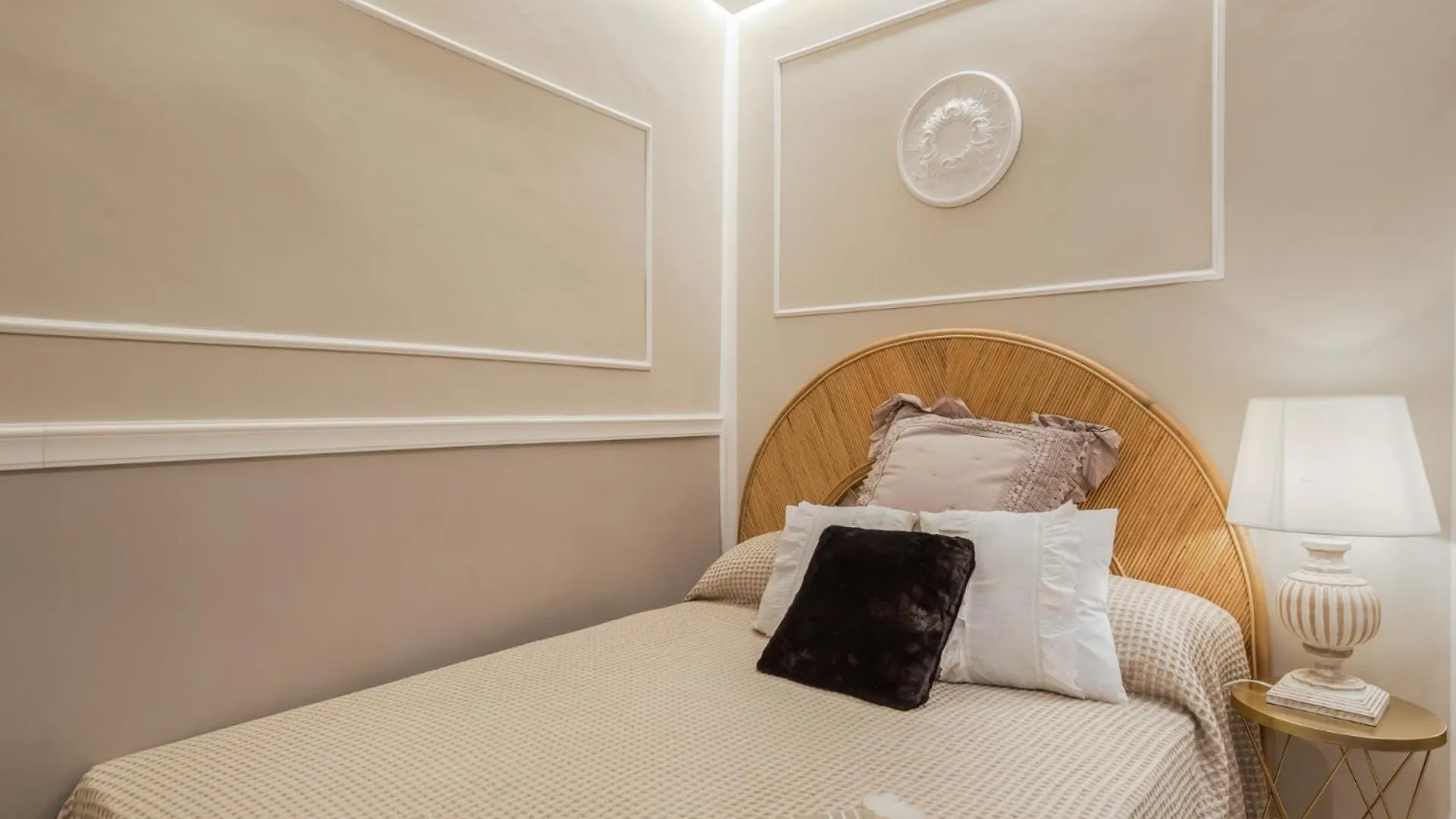 Moulin Rouge Lerici Apartment