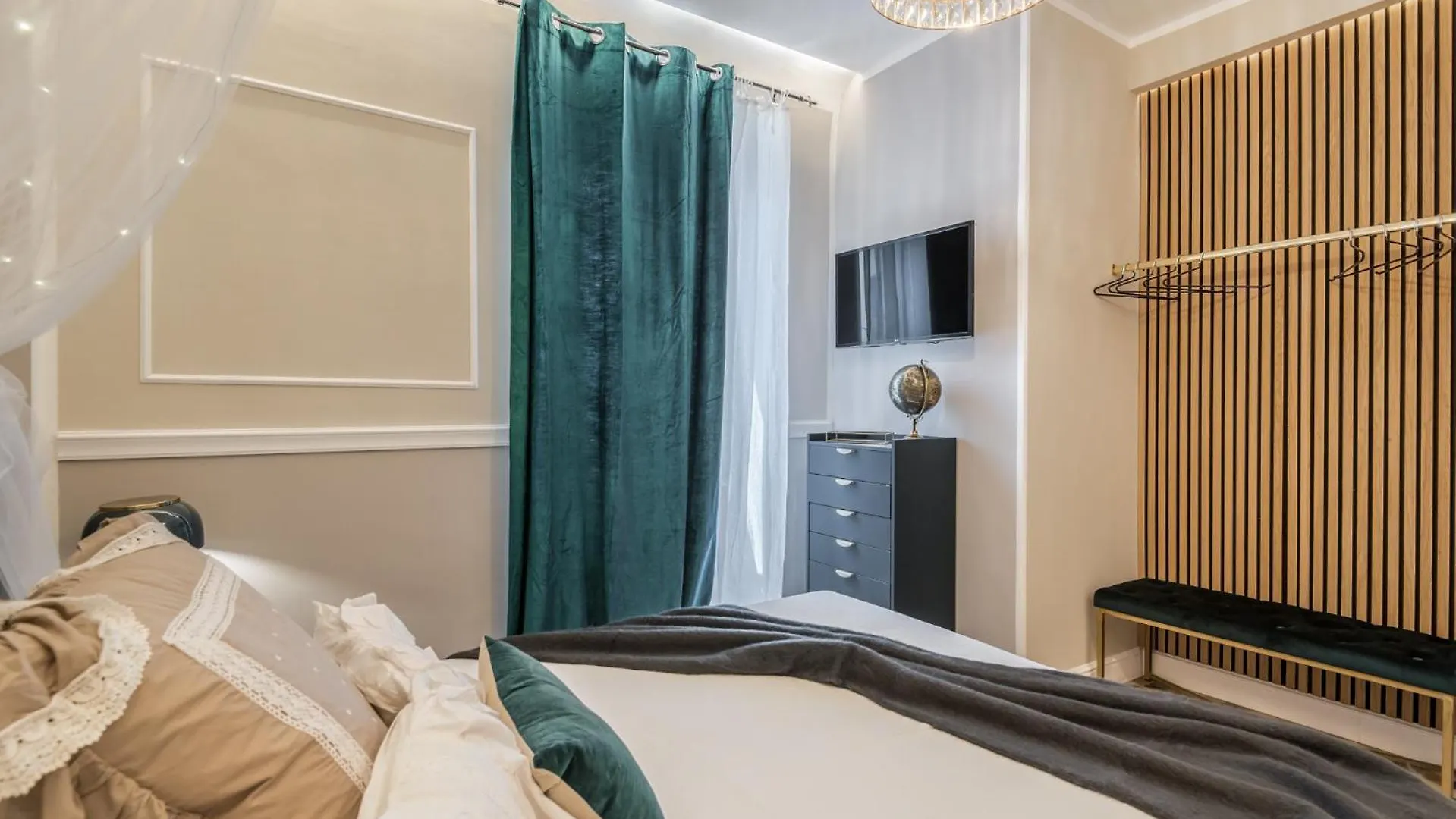 Moulin Rouge Lerici Apartment