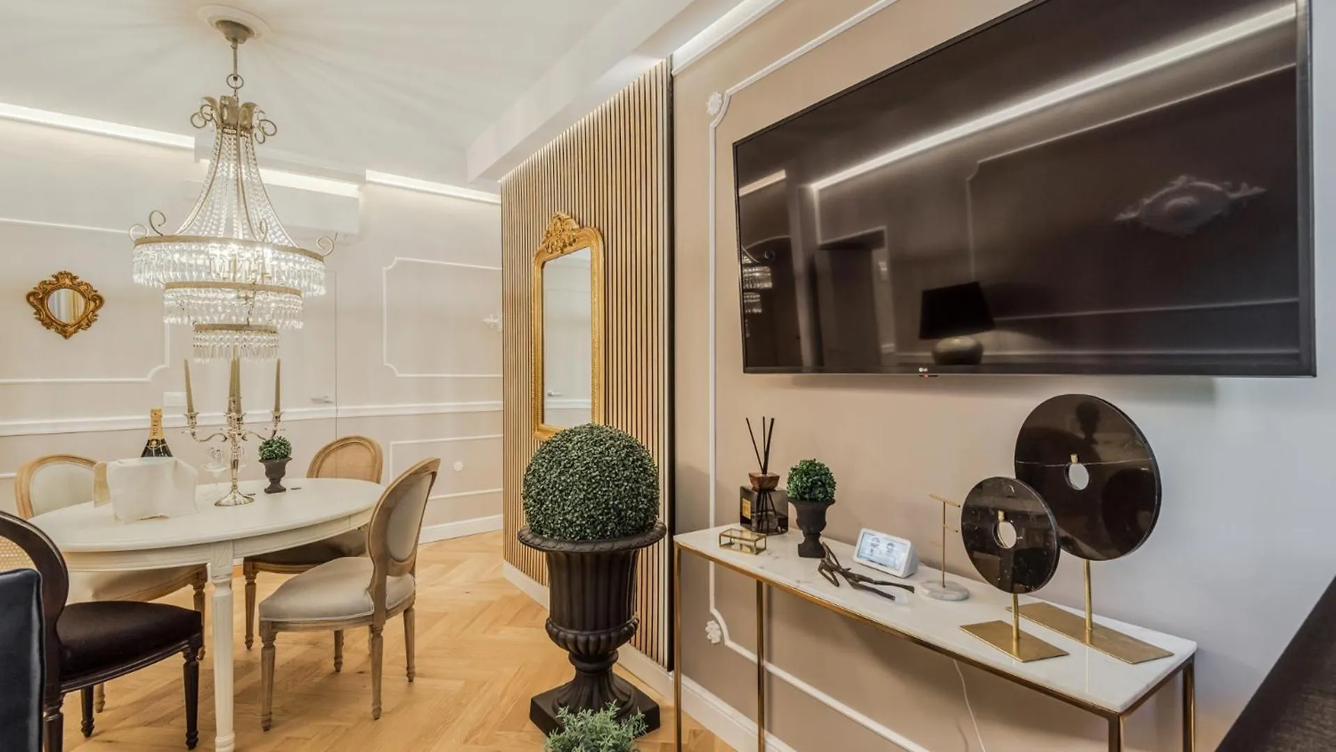 Moulin Rouge Lerici Apartment