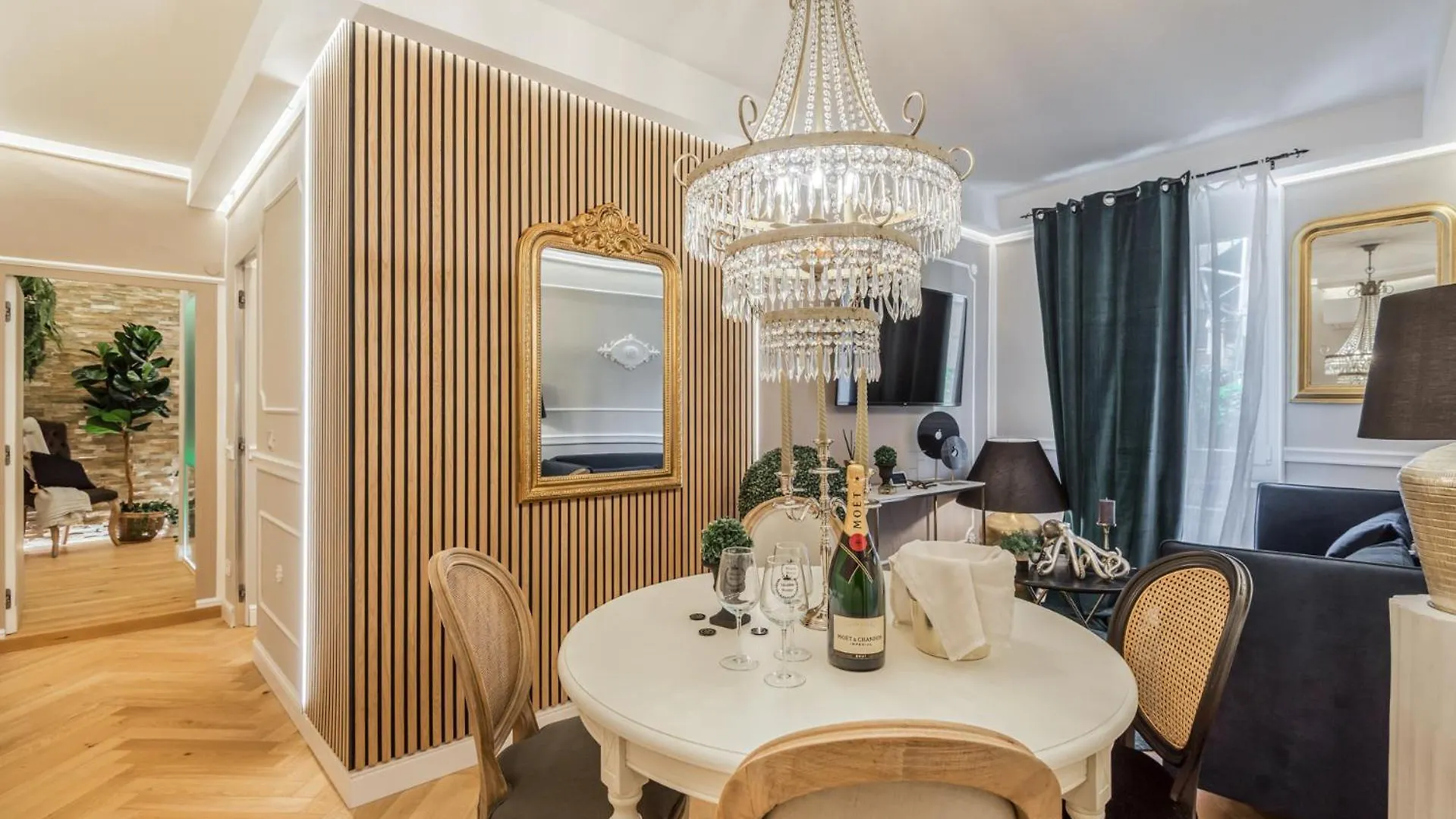 Moulin Rouge Lerici Apartment 0*,